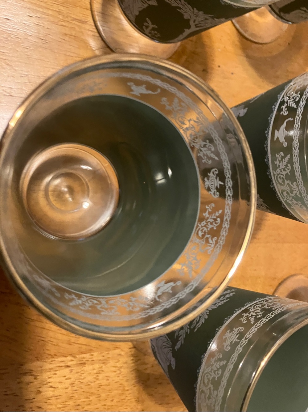 Vintage. Jeanette 8 pc frosted glass. Grecian motif with gold - Picture 3 of 11